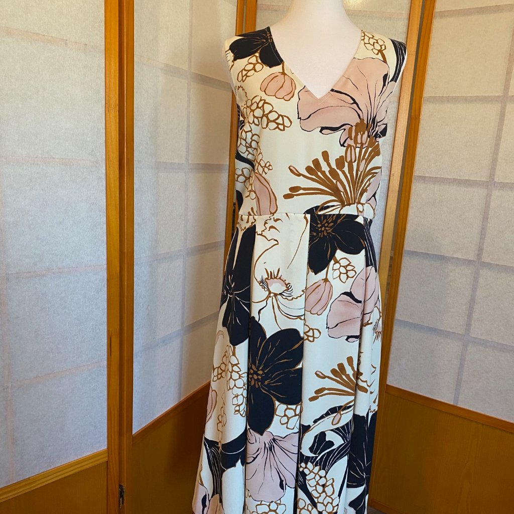 Ann Taylor Blossom Fit & Flare V-Neck Sleeveless Dress - Size 8